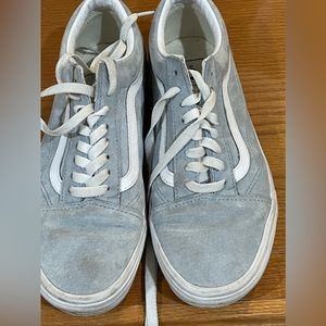 Men’s low top size 8 Vans low top old Skool.